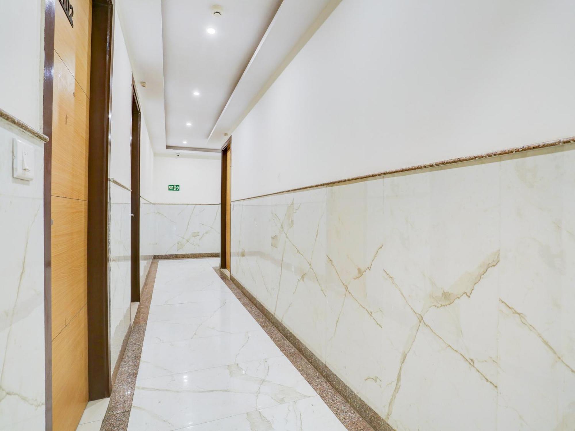 Collecion O White House Hotel New Delhi Exterior photo